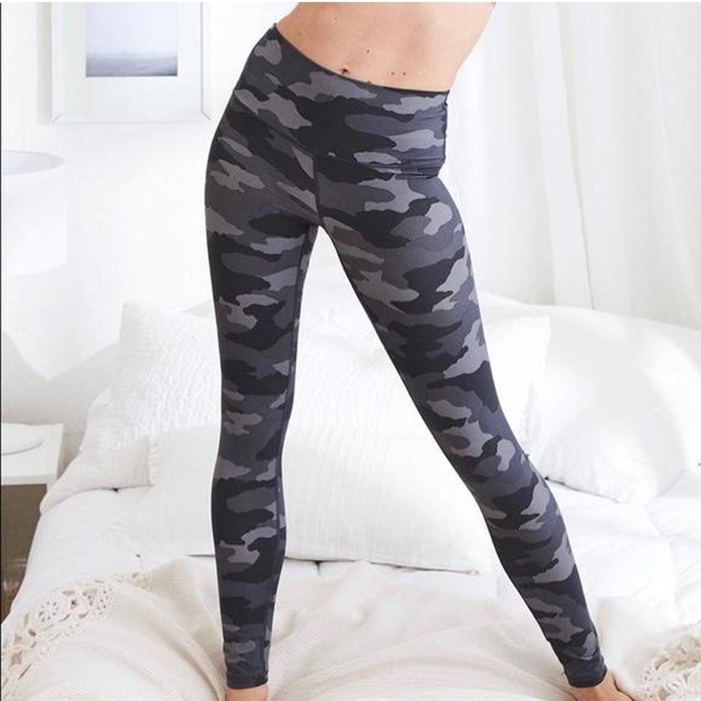 American Eagle Aerie army grey camo leggings